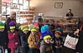 EKMEĞİNİ ATMA, HAYVANLARA SAKLA