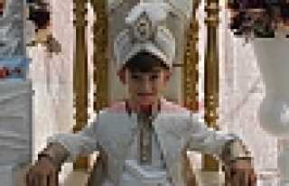 EMİR ERKEKLİĞE ADIMINI ATTI