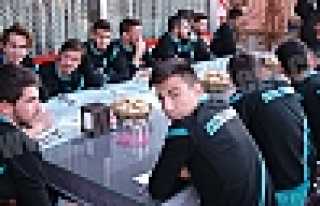 ERENLERSPOR’A DOSTLUK YEMEĞİ