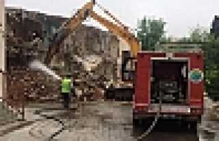 ESKİ HASTANE BİNASI YIKILIYOR