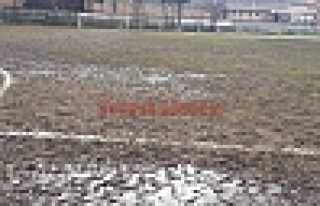 FUTBOL’A ÇAMUR ENGELİ