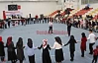 GENÇ KARADENİZLİLER GECEDE COŞTU