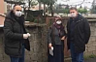 Gönüllüler Yaşlıların Yardımına Koşuyor