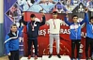 GÜREŞÇILER’DEN 8 MADALYA