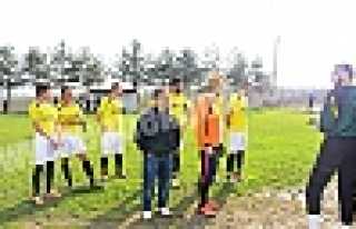 HAKEM MAÇI BAŞLAMADAN TATİL ETTİ