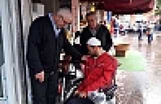 HARFLERİ GÖSTEREREK KONUŞUYOR