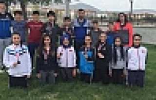 HENDEK BELEDİYESİ KARATE TAKIMI GÜRLEDİ