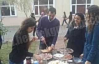 HENDEK EĞİTİM FAKÜLTESİNDE HAMSİ ŞENLİĞİ