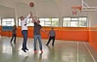 Hendek Lisesi Spor Salonu açıldı