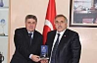 HENDEK ÖDÜLE DOYMUYOR