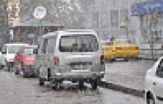 HENDEK'E İLK KAR DÜŞTÜ