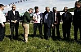 HENDEK'Lİ BAŞAR, SÖĞÜTLÜ'DE ÖDÜLLENDİRİLDİ