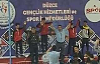 HENDEKLİ GÜREŞÇİLER DÜZCE’DEN BAŞARIYLA DÖNDÜ