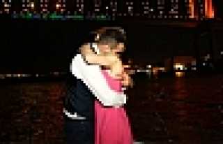 HENDEKLİ İŞ ADAMINDAN ROMANTİK TEKLİF