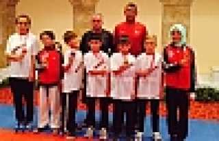 HENDEK’Lİ KARATECİLER PAMUKKALE’Yİ SALLADI