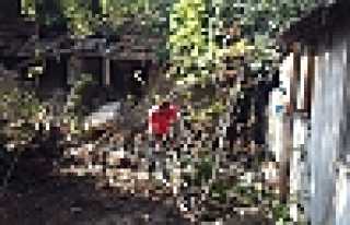  HENDEK’TE ÇÖP DOLU EV BOŞALTILDI