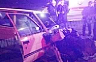 HENDEK'TE KAZA 3 KİŞİ YARALANDI