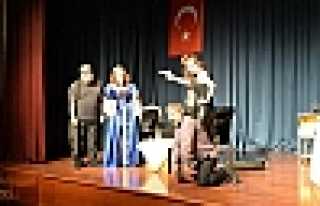 Hendek’te Tiyatro Keyfi