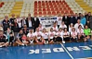 Hentbolcular Gaffar Okkan’ı Unutmadı