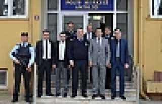 HER ZAMAN POLİSİMİZİN YANINDAYIZ