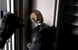 Hırsızlar Çok Sayıda Eşya Çaldı