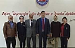 İDARECİ VE ÖĞRENCİLERDEN KAYMAKAM VE HUZUR EVİNE...