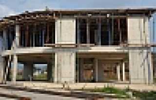 İDARİ BİNA YÜKSELİYOR