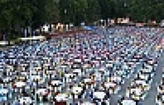 İFTAR SOFRASI HENDEK’TE KURULDU