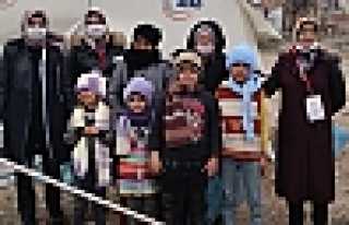 İlmek İlmek Sevgi Yürekleri Isıttı