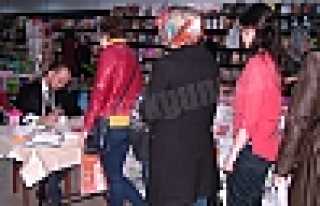 İMZA GÜNÜ’NE YOĞUN KATILIM