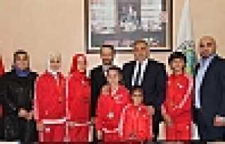 İNCİ’DEN ŞAMPİYONLARA ALTIN