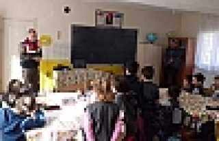 JANDARMA’DAN ÖĞRENCİLERETRAFİK SEMİNERİ