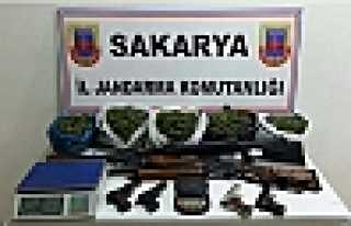 JANDARMADAN SİLAH VE UYUŞTURUCU OPERASYONU