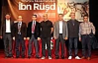 Kadim Geleneğin Yorumcu Müslüman Aklı: İbn Rüşd