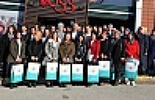 Kadın, Bulunduğu Yere Değer Katıyor