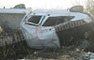 KAMYONET ŞARAMPOLE UÇTU