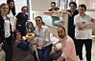 Kanser Hastası Eşine Doğum Günü Sürprizi