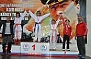  KARATECİLER GAFFAR OKKAN’I UNUTMADI