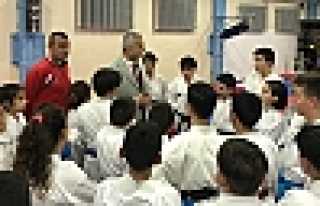 Karatecilere Moral Ziyareti