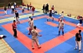 KARATECİLERİMİZ RAKİPLERİNİ BEKLİYOR