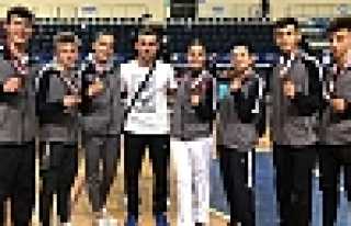 Karatecilerimizden 27 Madalya