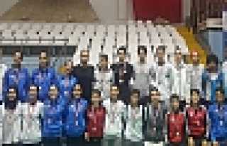 KARATECİLERİMİZDEN MADALYALARA AMBARGO