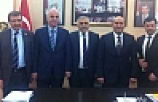 PÜSKÜLLÜ TEBRİKLERİ KABUL ETTİ