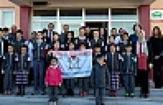KAZIMİYE CUMHURİYET OKULUNA BEYAZ BAYRAK 