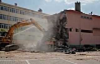 KÜTÜPHANE BİNASI YIKILIYOR