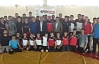 MADALYAYA HEPİNİZ AYNI UZAKLIKTASINIZ