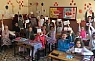 MEHMETÇİKLERE DUYDU DOLU MEKTUPLAR