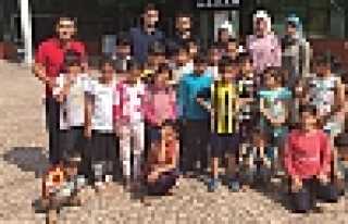 MEVSİMLİK İŞÇİLERİN ÇOCUKLARI MUTLU