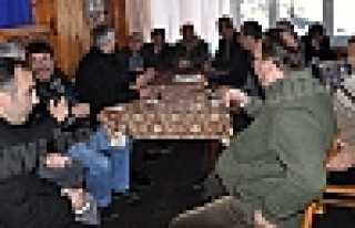 MHP'YE DİKMEN'DE SICAK KARŞILAMA