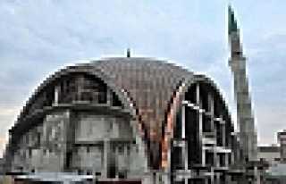 MİNARELERİN KÜLAHLARI YAPILDI